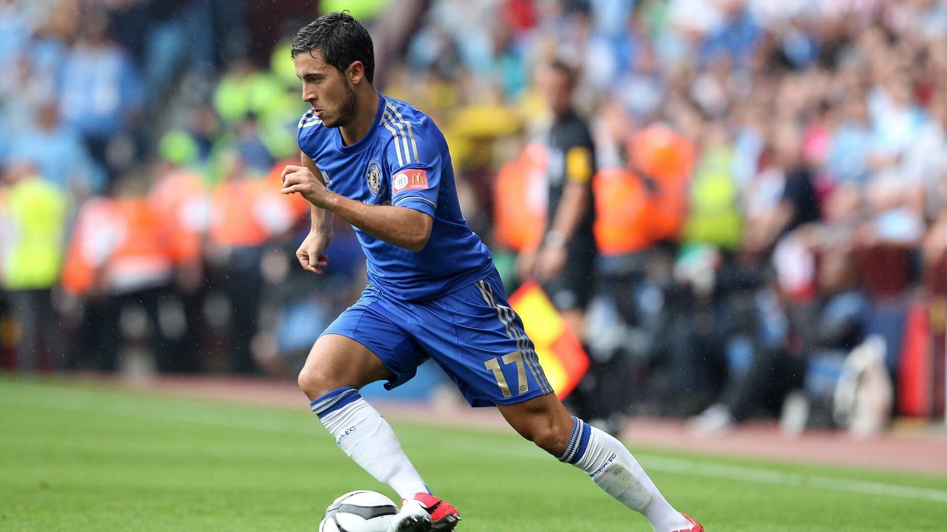 点球大战惊心动魄，蓝狮队险胜红鹰队晋级决赛