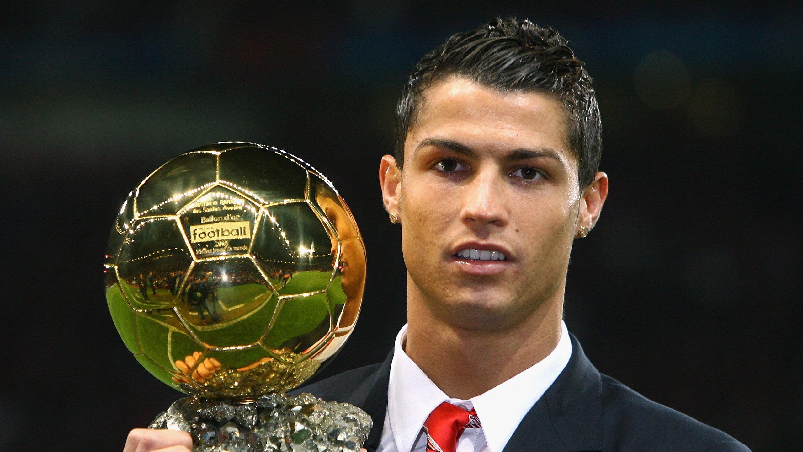 电竞世界杯震撼开幕 全球顶尖战队争夺荣耀