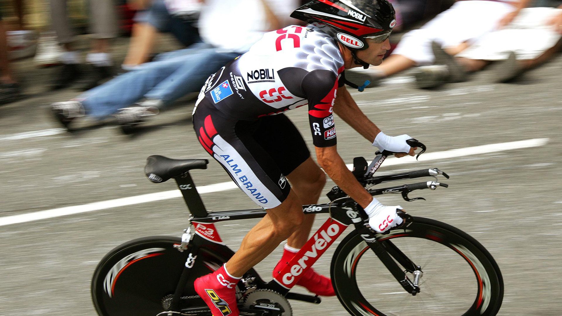 冰球联赛激战正酣,豪门对决引爆赛季高潮