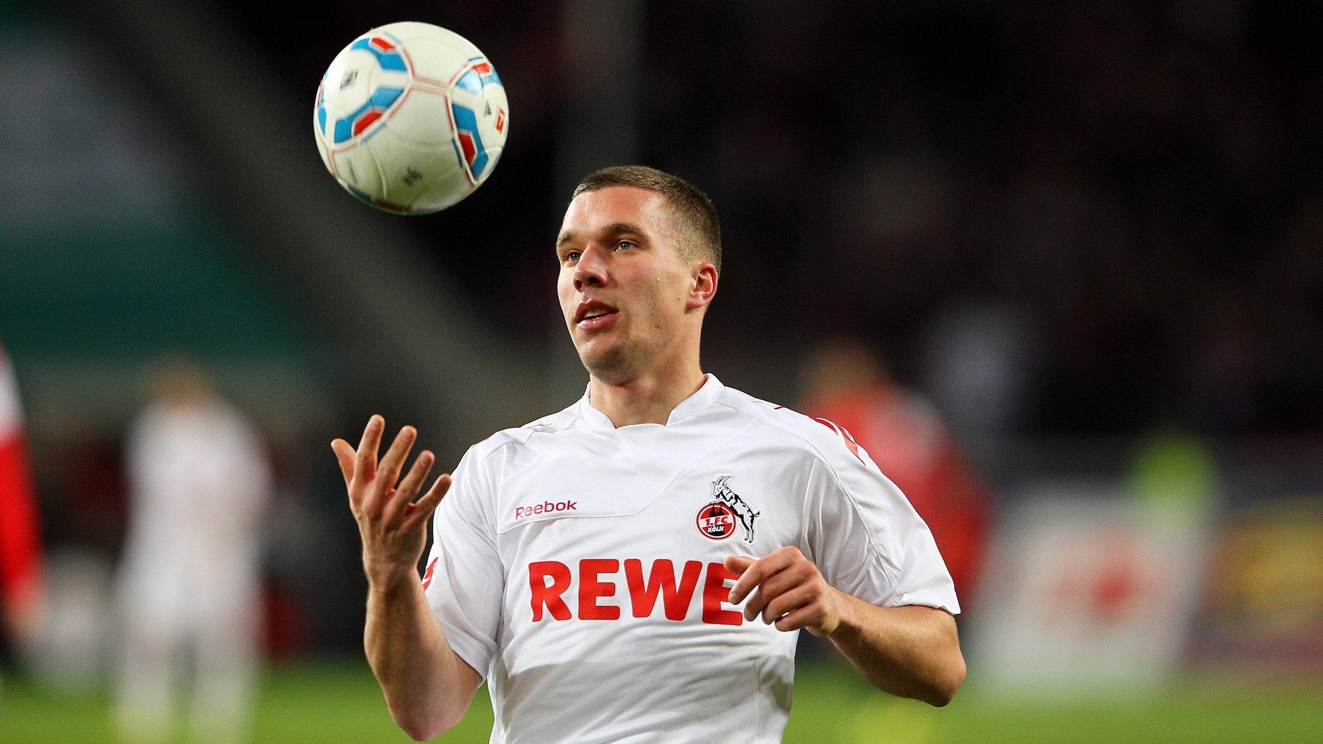 短跑新星闪耀全国锦标赛,破纪录夺冠引关注